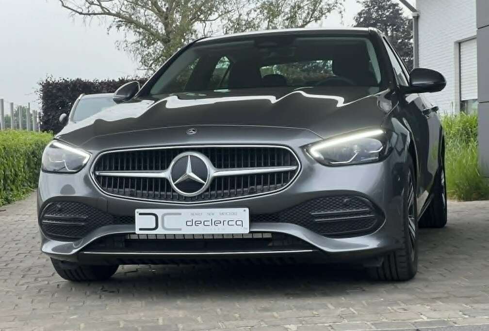 Mercedes-Benz avantgarde 2025 achteruitrijcamera dodehoekassistentie smartphone integratie memorypakket