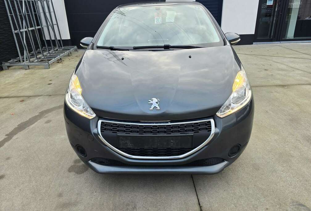 Peugeot 208 1.2i Style