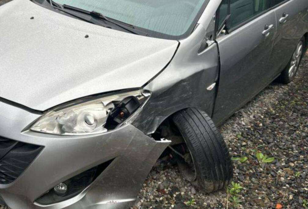 Mazda 1.8L BENZINE. 114500 KM. 2013. 7-PLATS. 1900 EURO