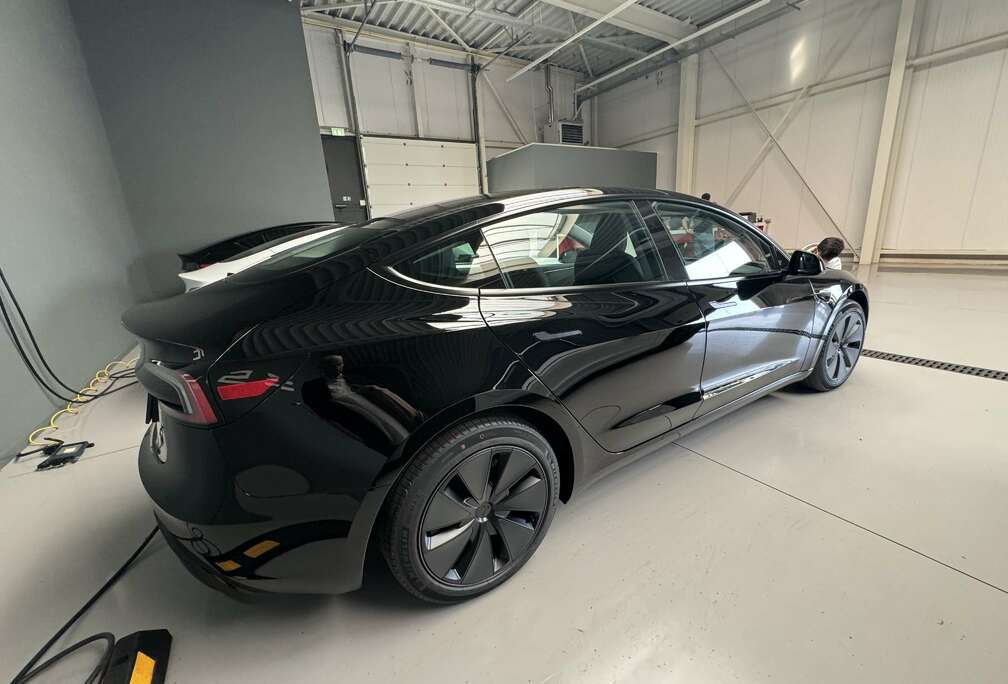 Tesla 64 kWh RWD Standart Range Premium