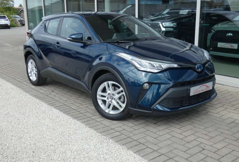 Toyota 1.8 HYBRID +GPS +Parkeersensoren +Zetelverwarming +Camera +Adaptieve cruise control +Carplay