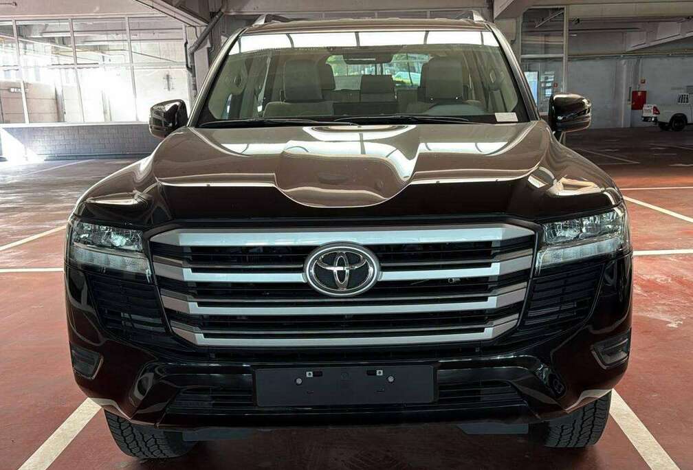 Toyota LC 3.3 DSL euro 4 2023 model-only EXPORT OUT OF EU -60270 Euros(price excluding VAT)