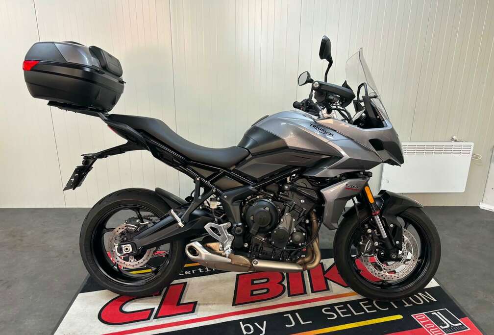 Triumph 660