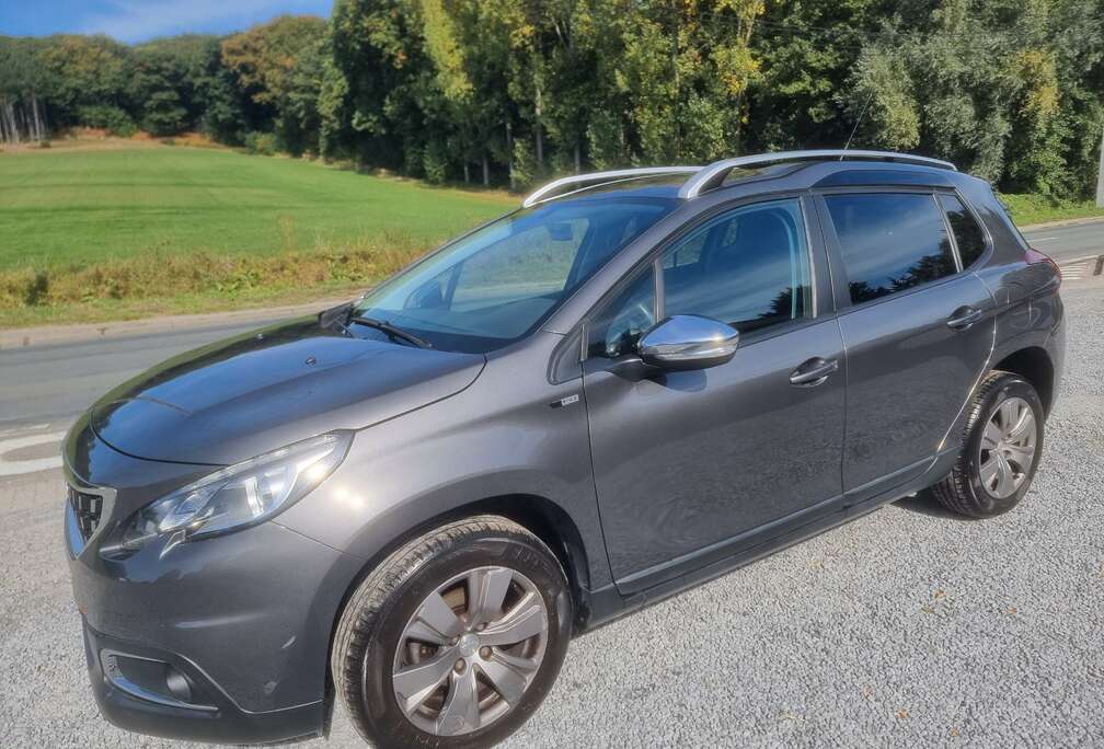 Peugeot 2008 1.2i PureTech Style