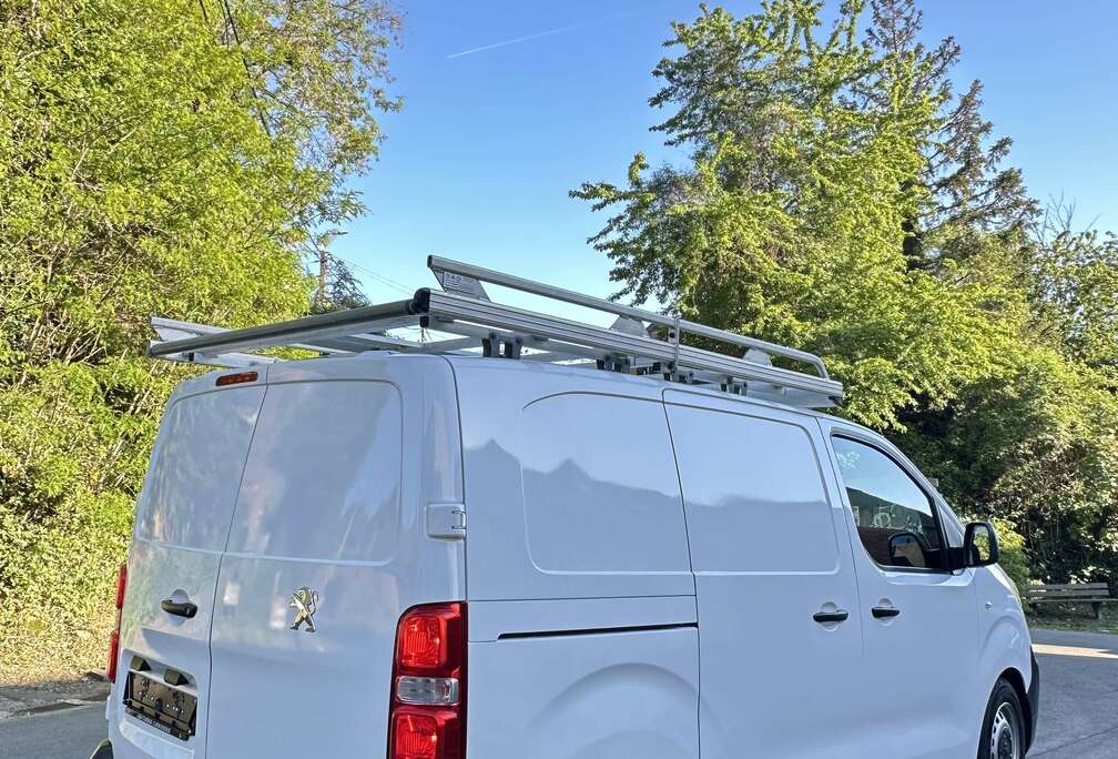 Peugeot 1.6 HDi 2017 Expert En Était Neuf  Avec 141000 Km