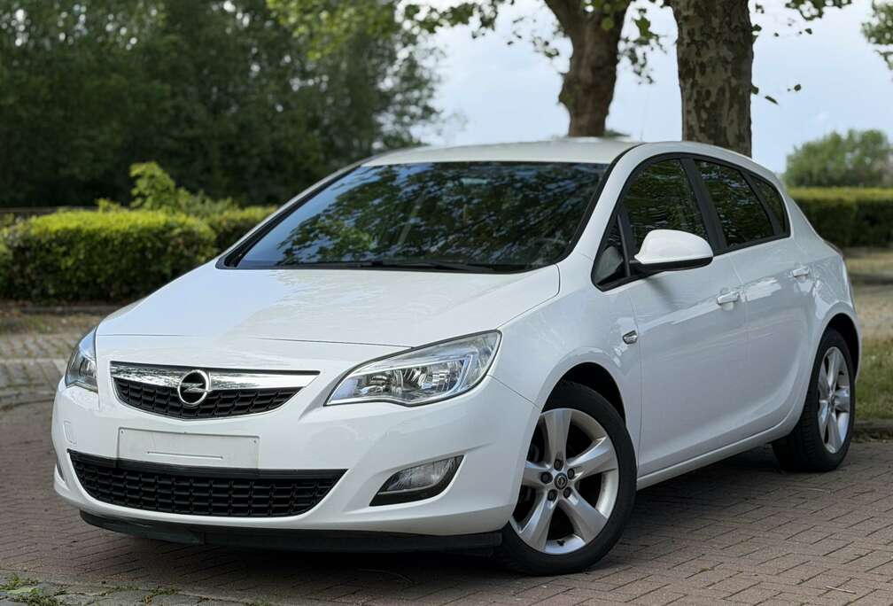 Opel 1.6i Cosmo