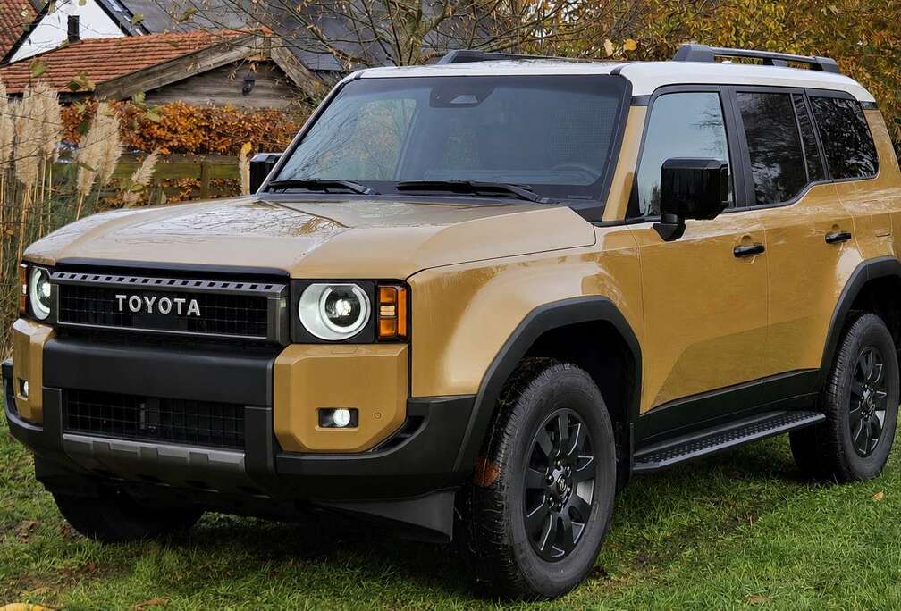 Toyota First Édition «Pano» New 927 KM