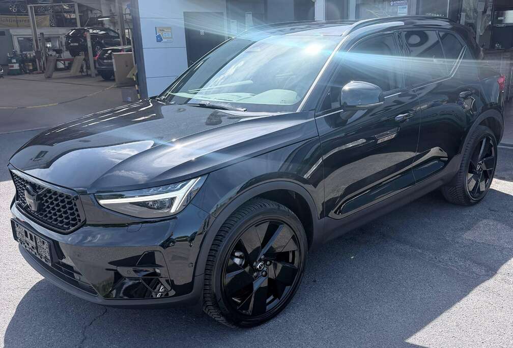 Volvo XC40 2.0 B3 MHEV Plus Black Edition DCT Plus Black Edition