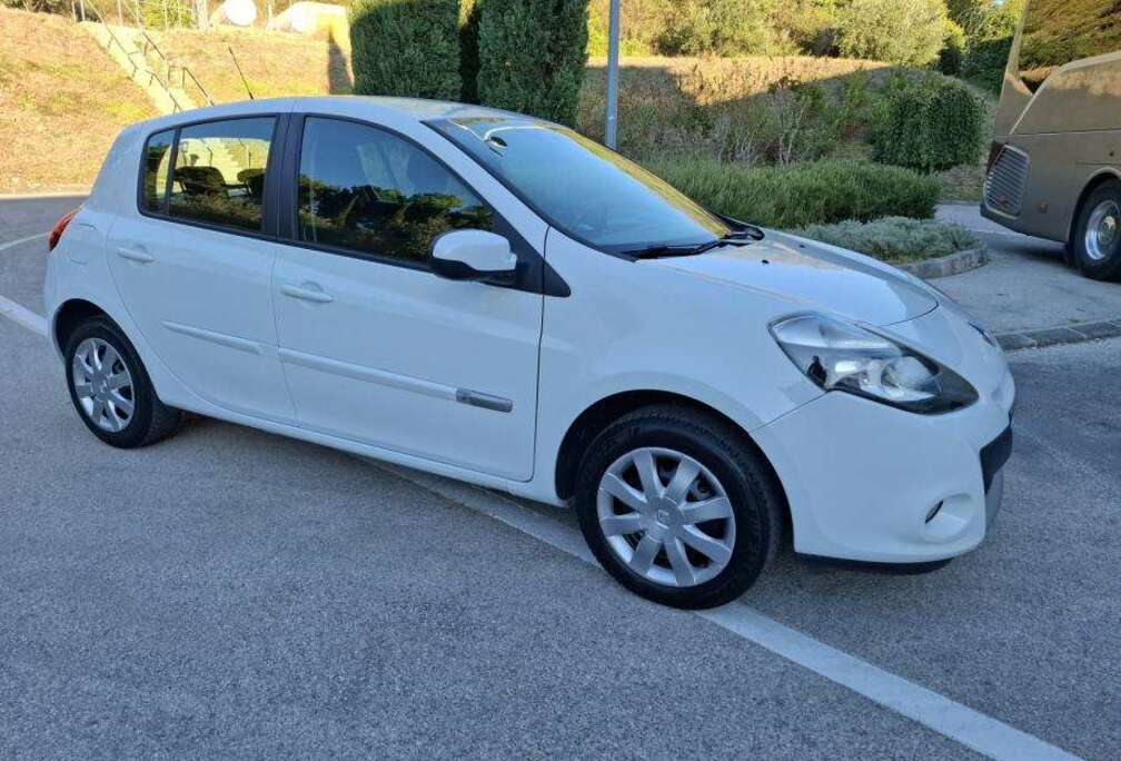 Renault Clio 1.2i 16v Privilège