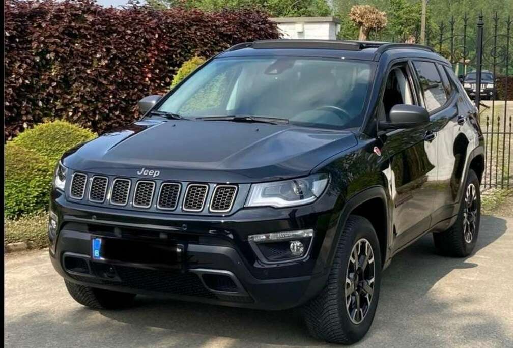 Jeep TRAILHAWK PLUG-IN HYBRID PANO DAK