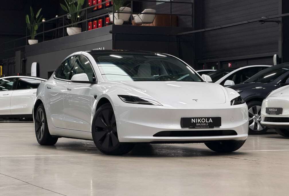 Tesla HIGHLAND PREMIUM - RWD - HIGHWAY AUTOPILOT