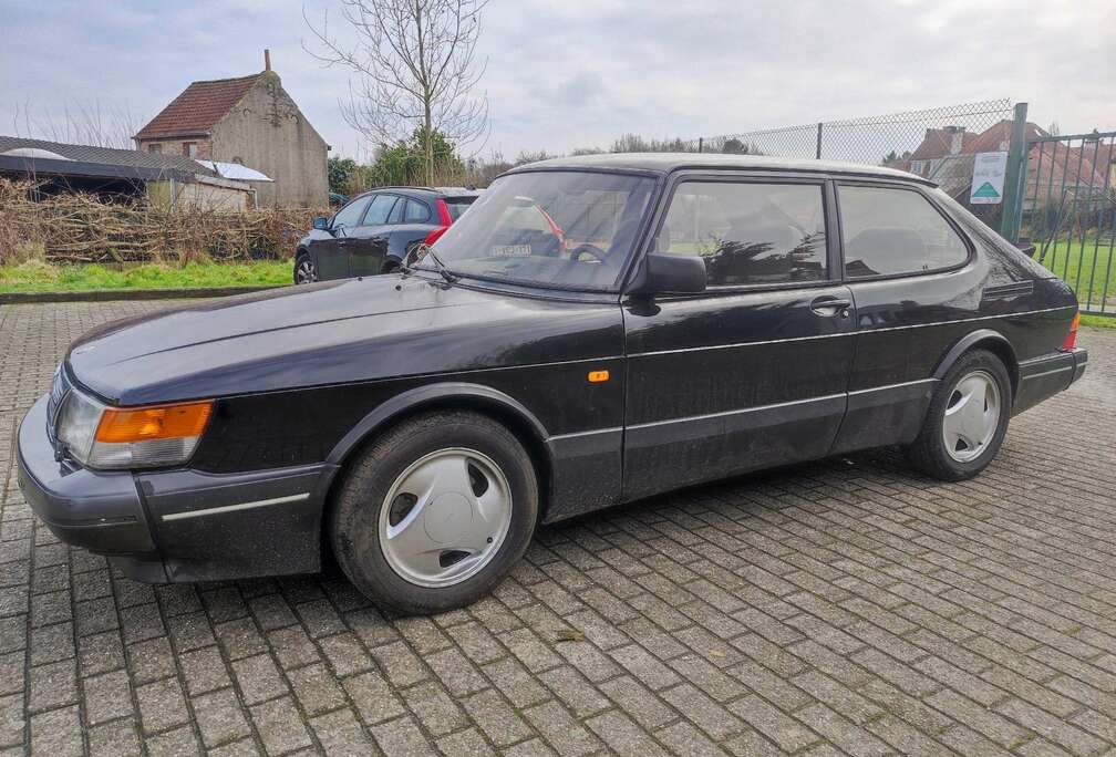 Saab 900i 16