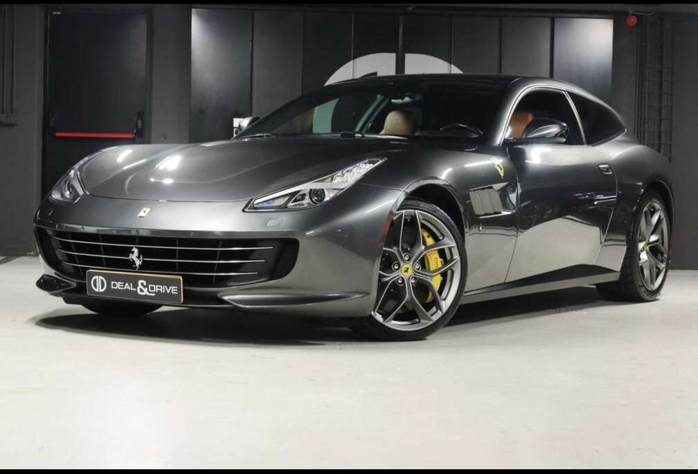 Ferrari V8 T 3.9LIFTPANOCARPLAYDISPATELIERCARBON