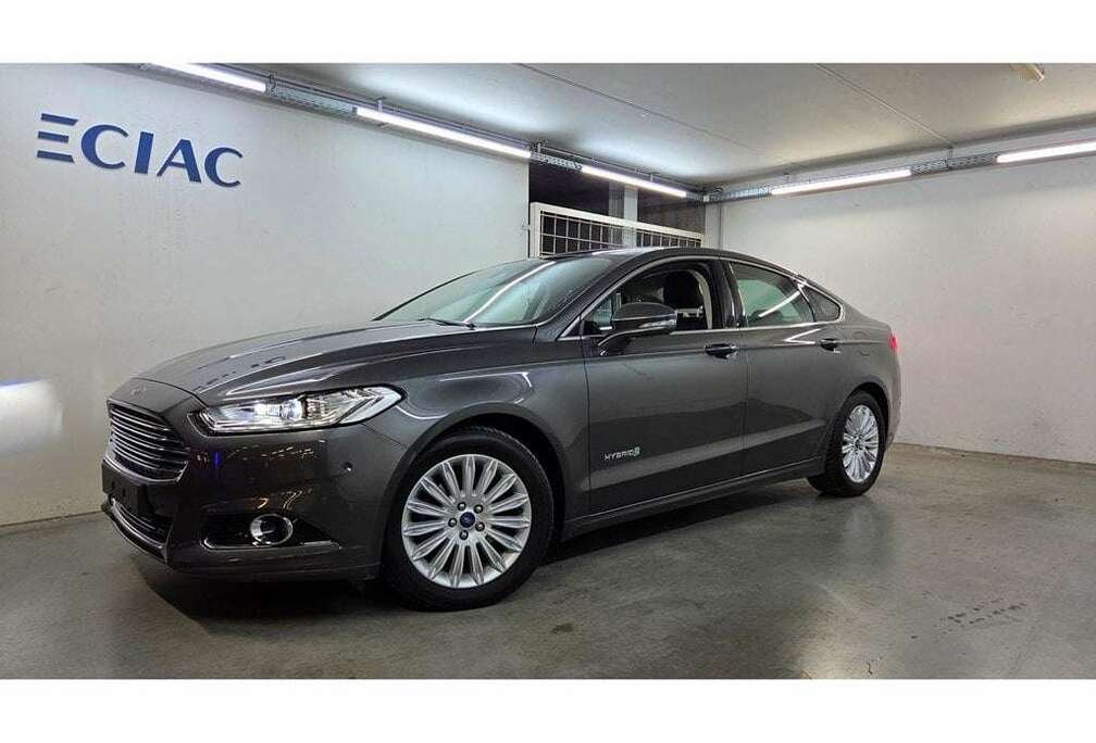 Ford HEV Titanium Hybrid