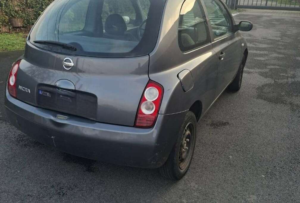 Nissan 1.0i 16v Visia