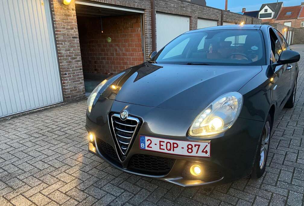 Alfa Romeo 1.6JTDm Distinctive