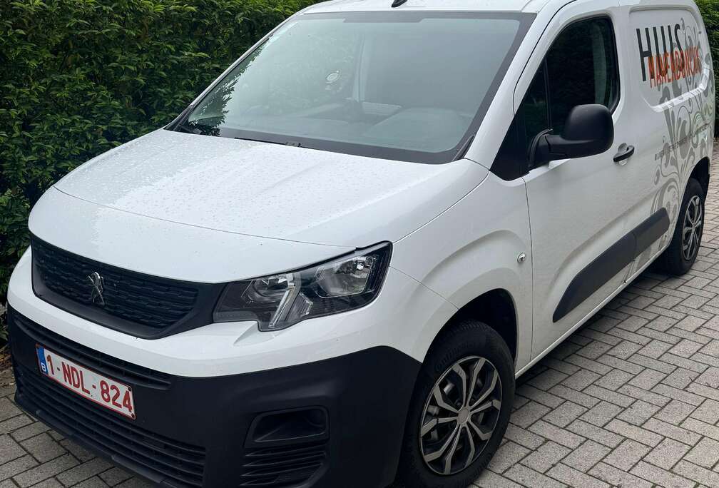 Peugeot 1.5 BlueHDi L1 STD Light Pro (EU6.3)