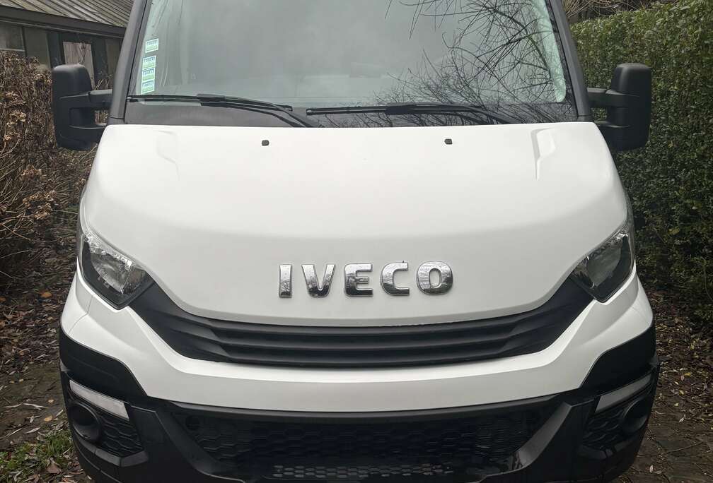 Iveco 33 S 12 D