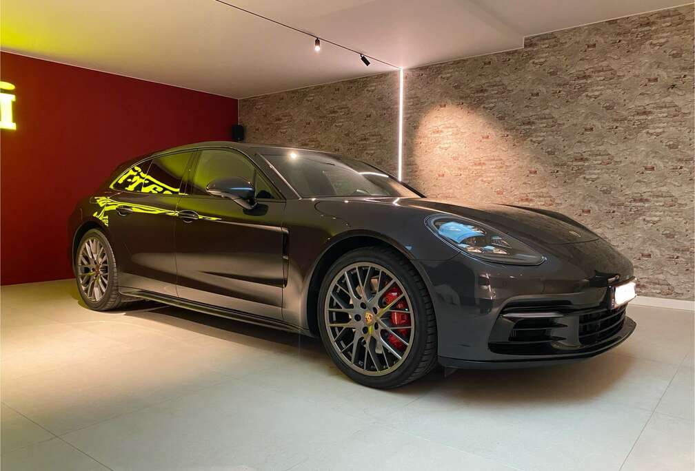 Porsche 4 E-Hybrid Sport Turismo