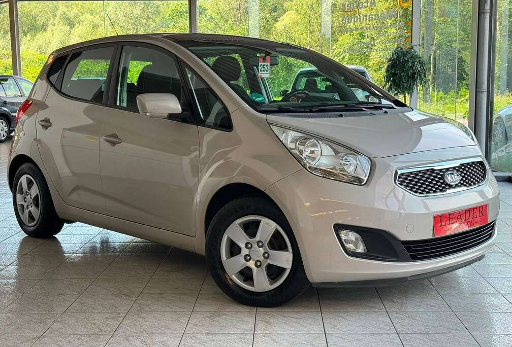 Kia 1.4 ESSENCE 90CV - GPS - AIRCO - CAMERA - TOIT PANO OUVRANTE