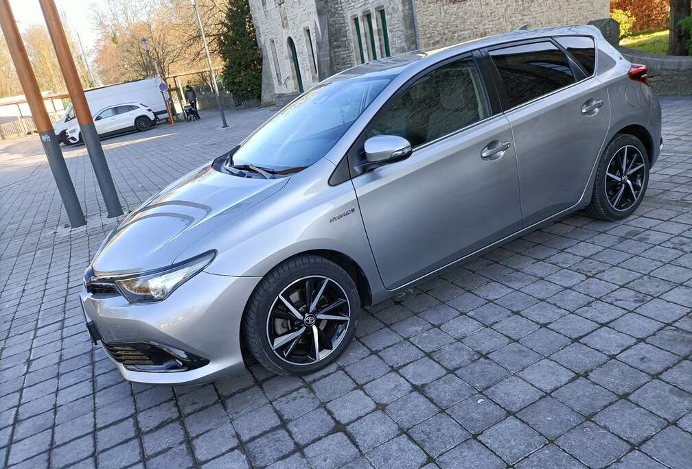Toyota 1.8 VVT-i Hybrid Automatik Style Selection