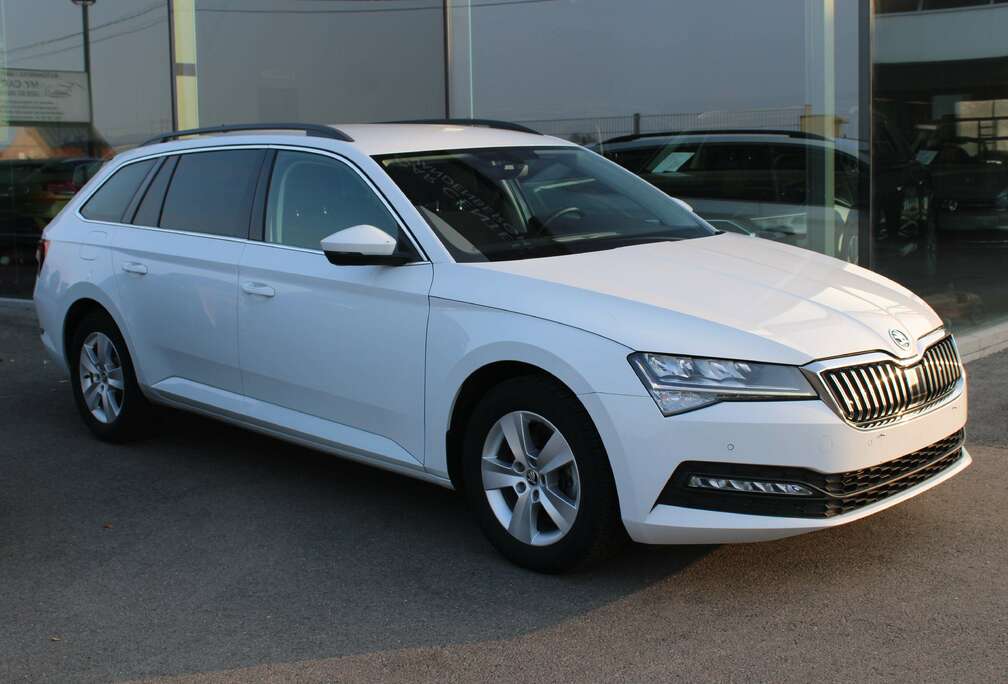 Skoda SW 1.5 TSI ACT-FACE LIFT-CAMERA-NAVI-SMARTL-ALU V