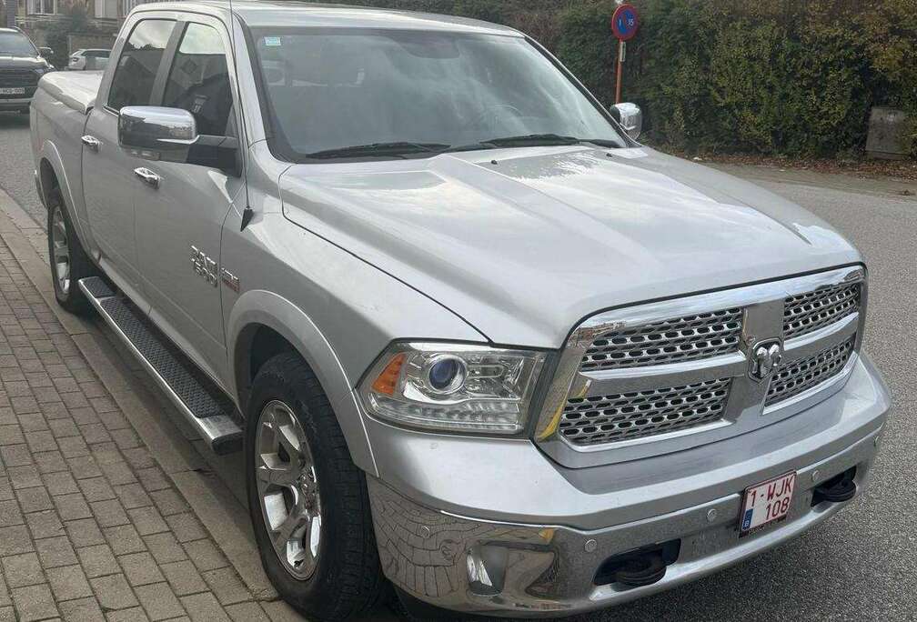 Dodge 5,7.  GPL   6 places