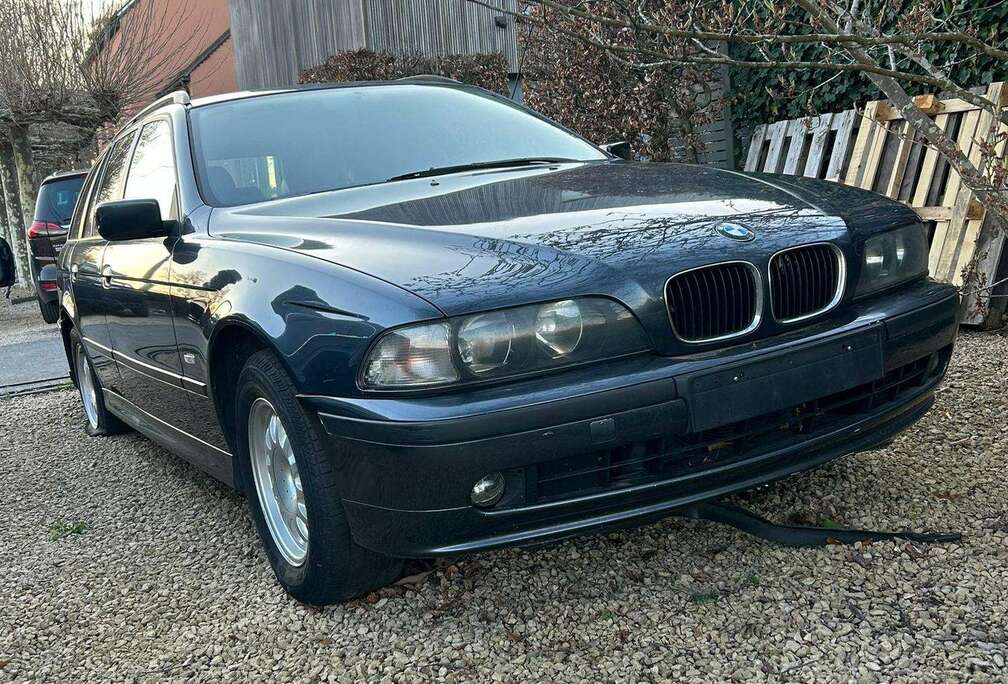 BMW 523i