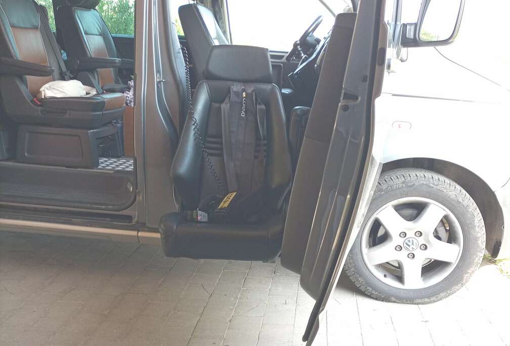 Volkswagen Rare: Multivan 2.5 TDi 4Motion Panamericana: avec Siège passager pivotant - véhicule homologué pour TPMR handicapé