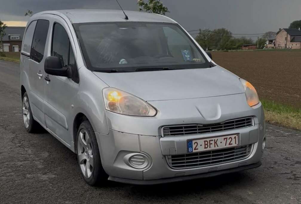 Peugeot 1.6 HDi L1H1 Confort 120 FAP (EU5)