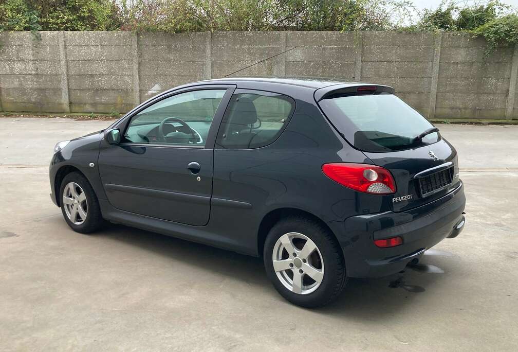 Peugeot 1.1 benzine 2011 met 102000km*garantie*EURO5*airco*