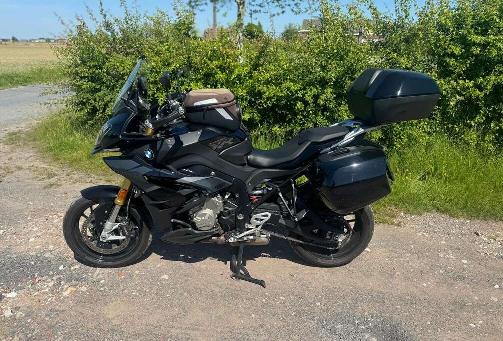 BMW TRIPLE BLACK