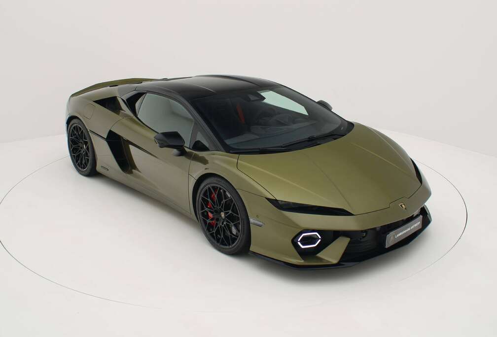 Lamborghini 4.0 BiTurbo V8 920hp Plugin Hybrid.