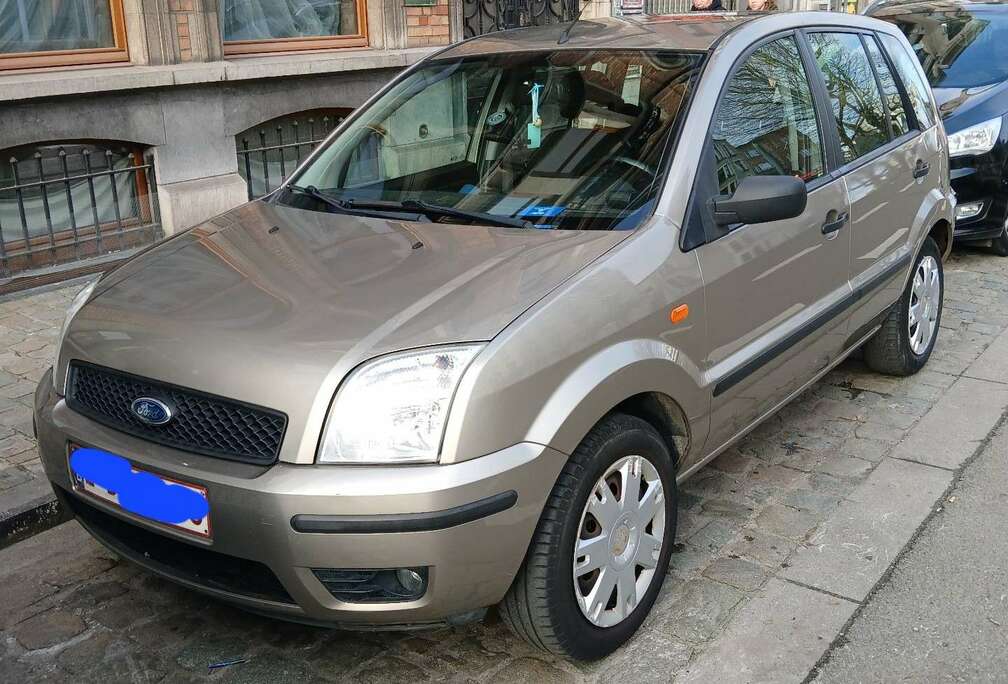 Ford 1.4 prête à être immatriculée airco