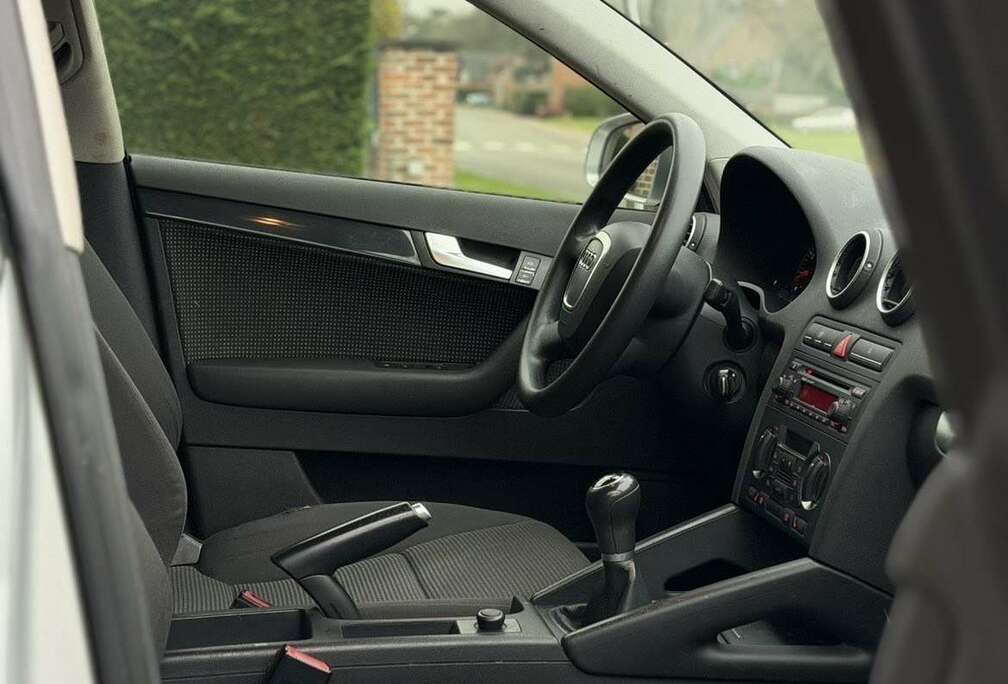 Audi Sportback 1.6i 16v FSI Attraction