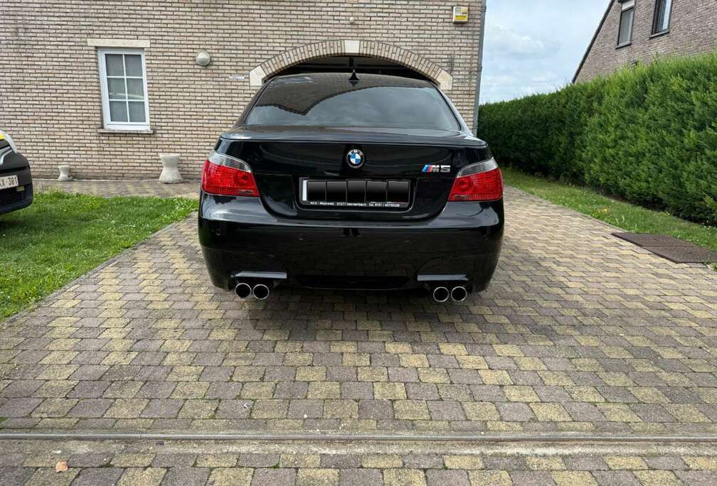BMW 5.0i V10 40v SMG