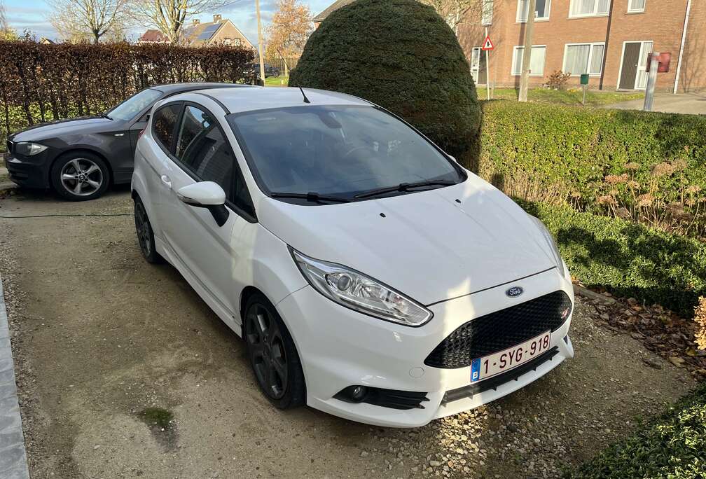 Ford 1.6 EcoBoost mit Leder-Sport-Paket ST