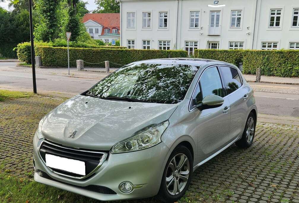 Peugeot 208 1.2i Allure