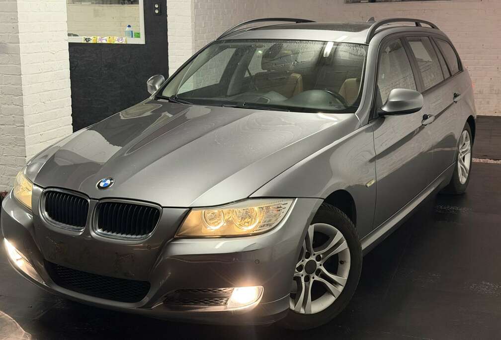 BMW i ** TOIT PANNO ** BOITE AUTO **