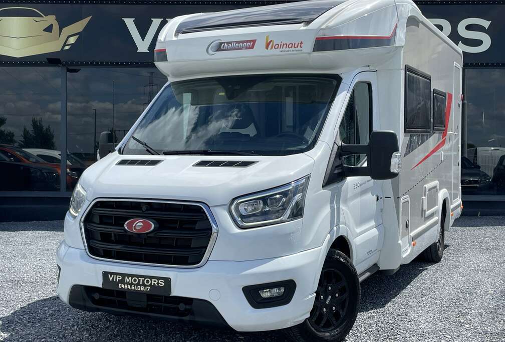 Ford MOTORHOME // 250 GRAPHITE PREMIUM