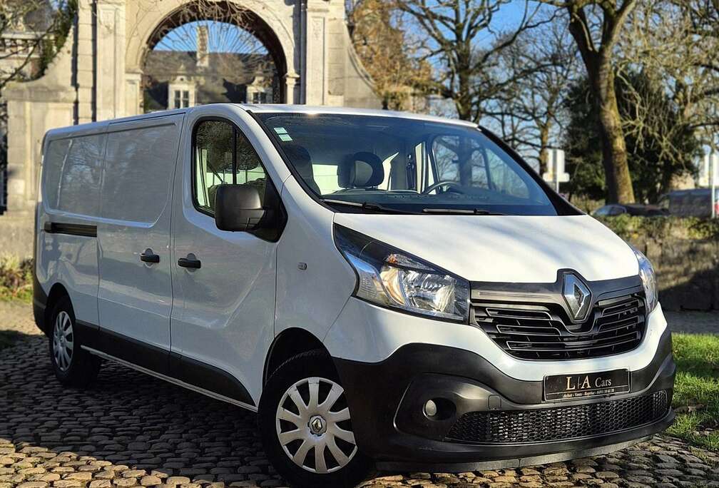 Renault 8250 HTVA LONG CHASSIS 1ER MAIN CARNET COMPLET