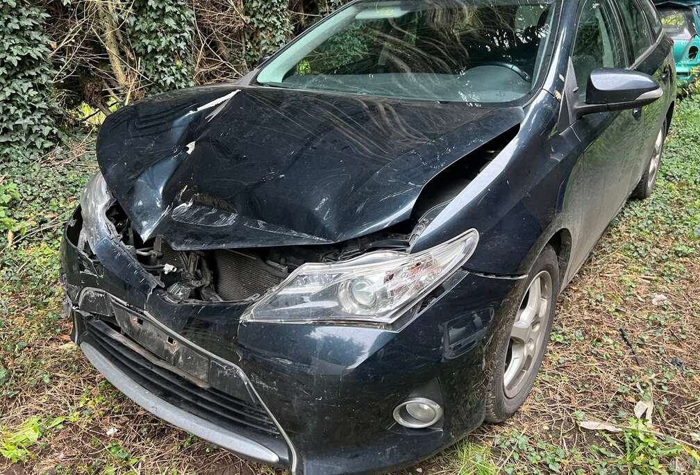 Toyota VOITURE ACCIDENTÉE AVANT MOTEUR BOIT IMPECCABLE