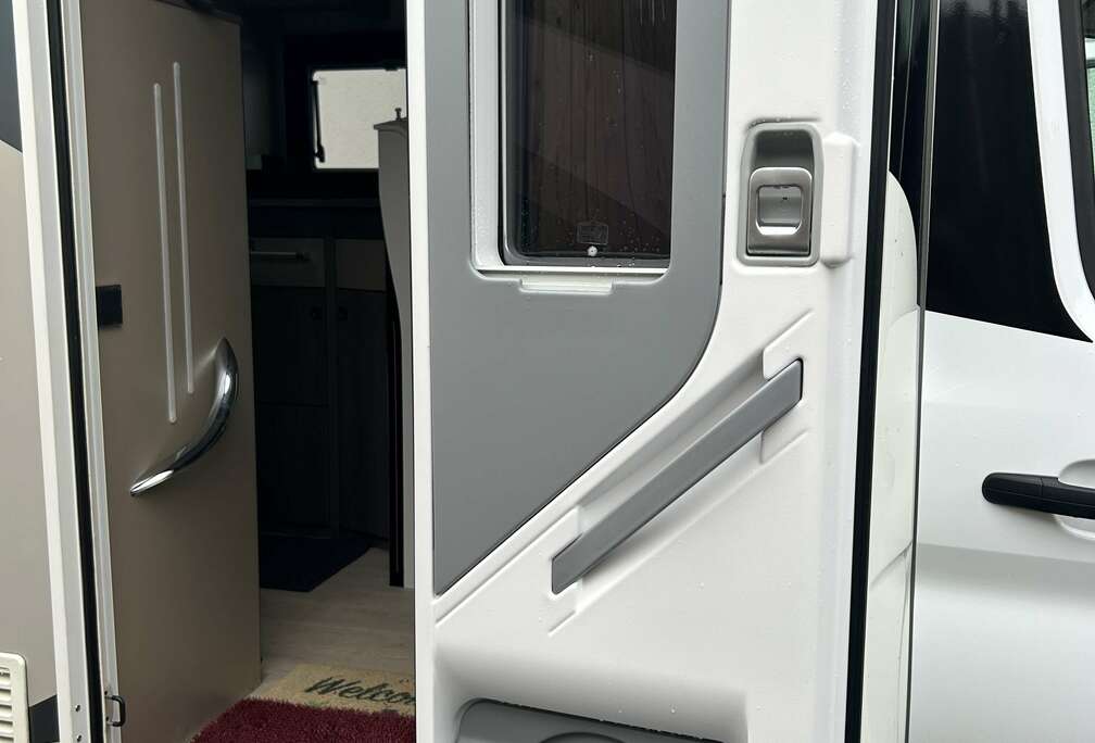 Caravans-Wohnm 758 titanium