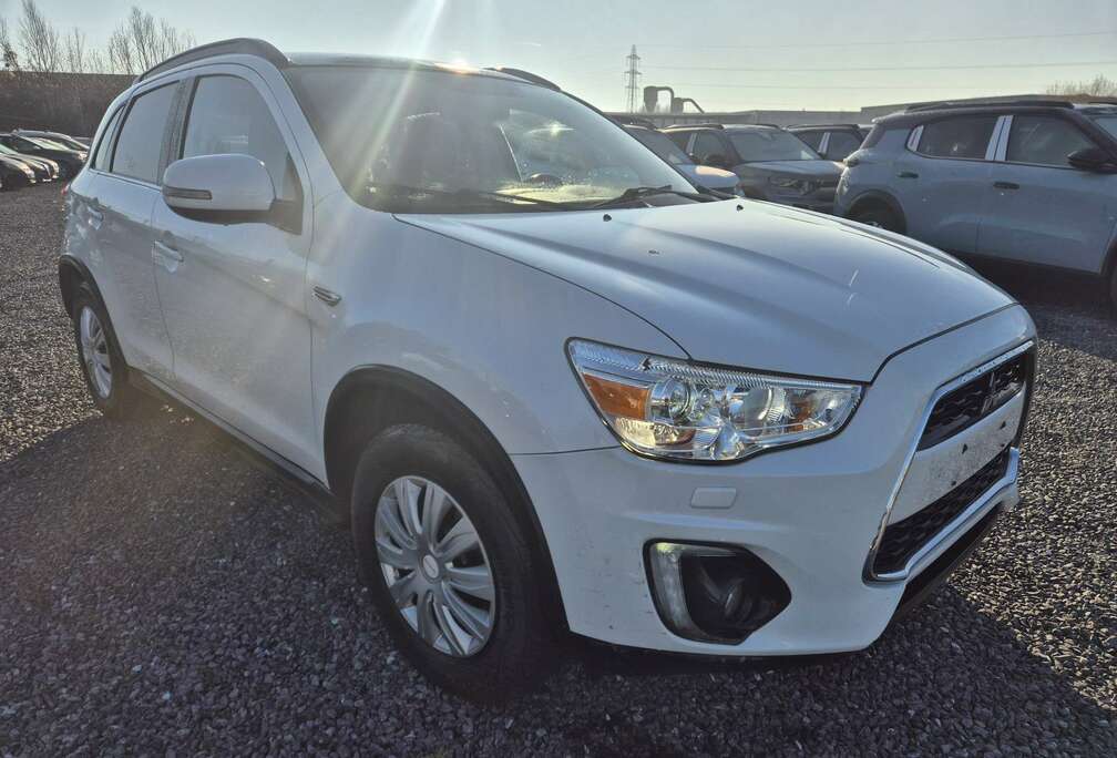 Mitsubishi 1.6 Di-D 2WD Intense///MARCHAND OU EXPORT