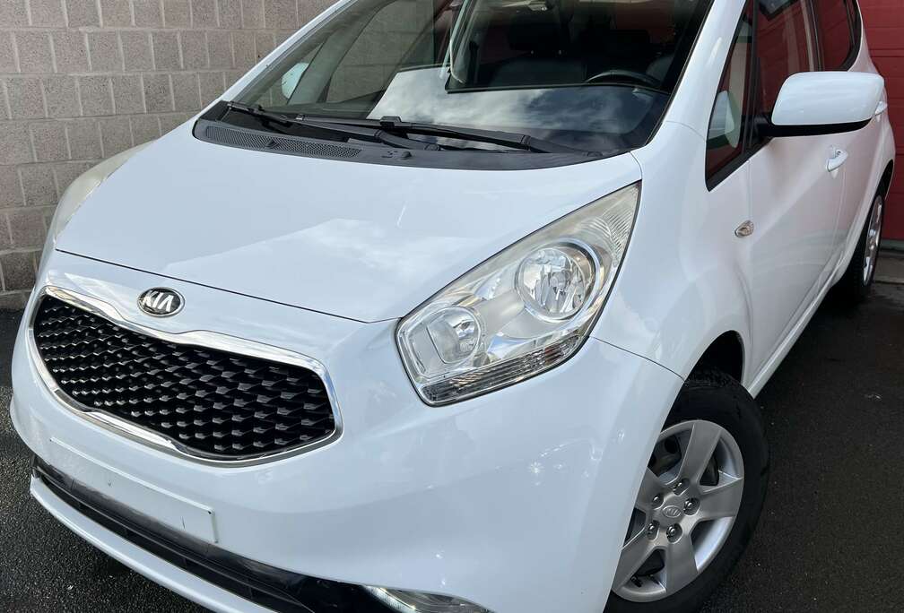 Kia 1.4i Lounge + CAMÉRA + NAVI + TOIT PANO