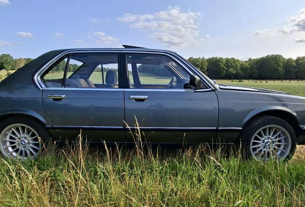 BMW 728i e23