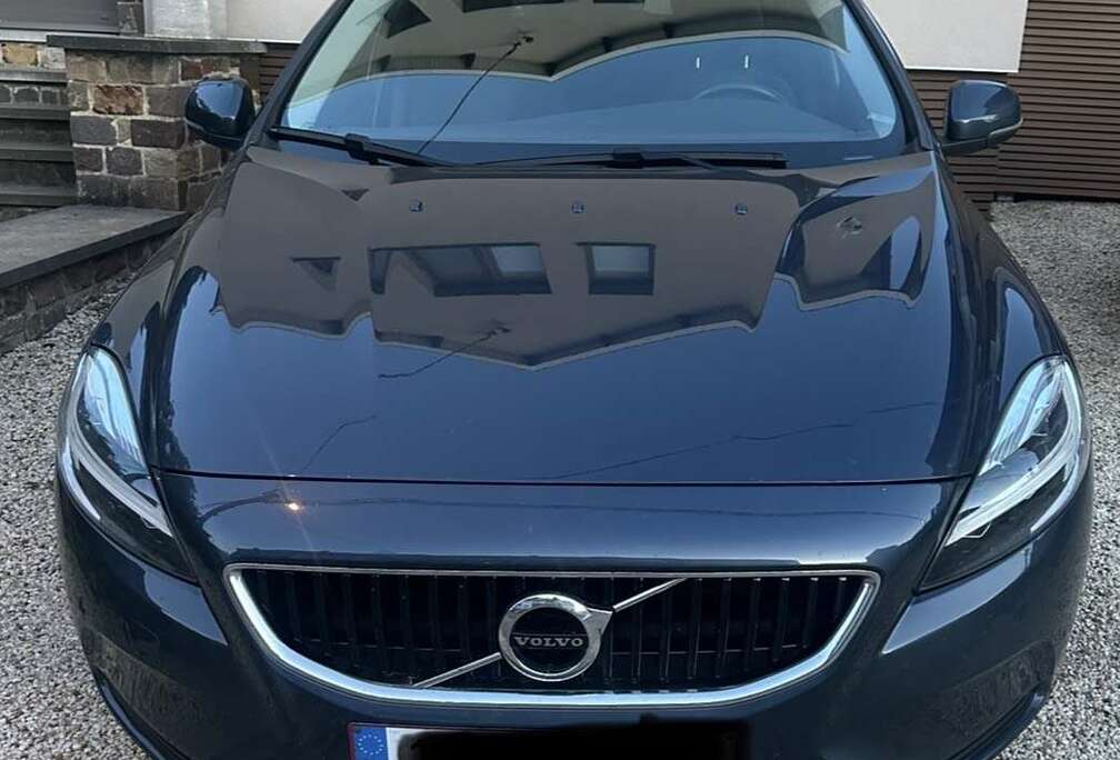 Volvo 2.0 D2 Eco Momentum - nveaux pneus, barre de toit