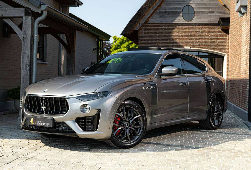 Maserati Levante 3.0 V6 BiTurbo Modena / Panoramisch daksysteem / Harman/ Kardon Soundsystem / Achteruitrijcamera / Soft-Close