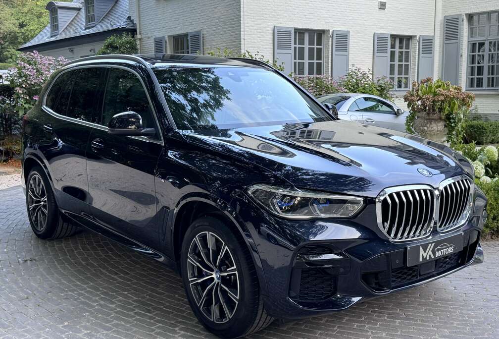 BMW xDrive45e M Sport | PanoDak | Sky Lounge | Laser | HUD | Massage | Soft Close | Luchtvering/ Crystal/ ventilated seats