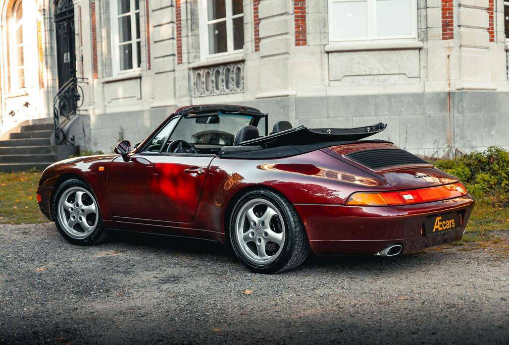 Porsche 911 CARRERA / CABRIOLET / MANUAL / ARENA RED / HEATED SEATS